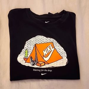 Nike T-shirt "waiting for the drop"